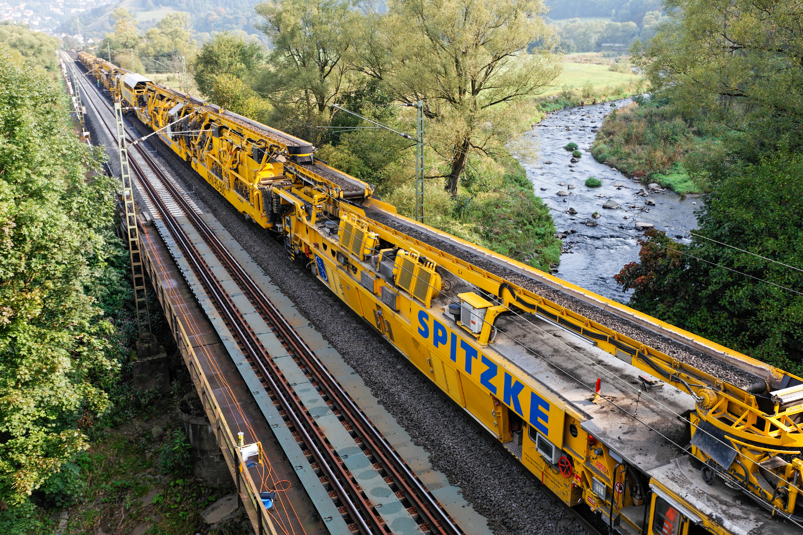 Bettungsreinigungsmaschine RPM-RS-900 auf der Strecke Dillenburg-Herbon.