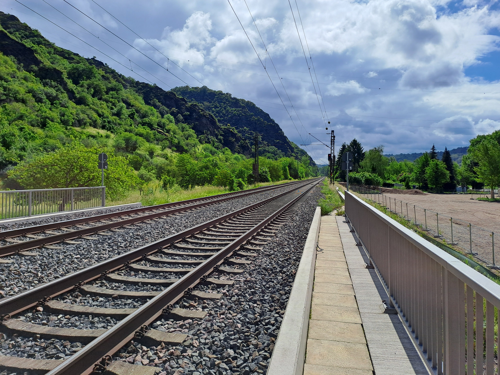 Bahnstrecke am Rechten Rhein.