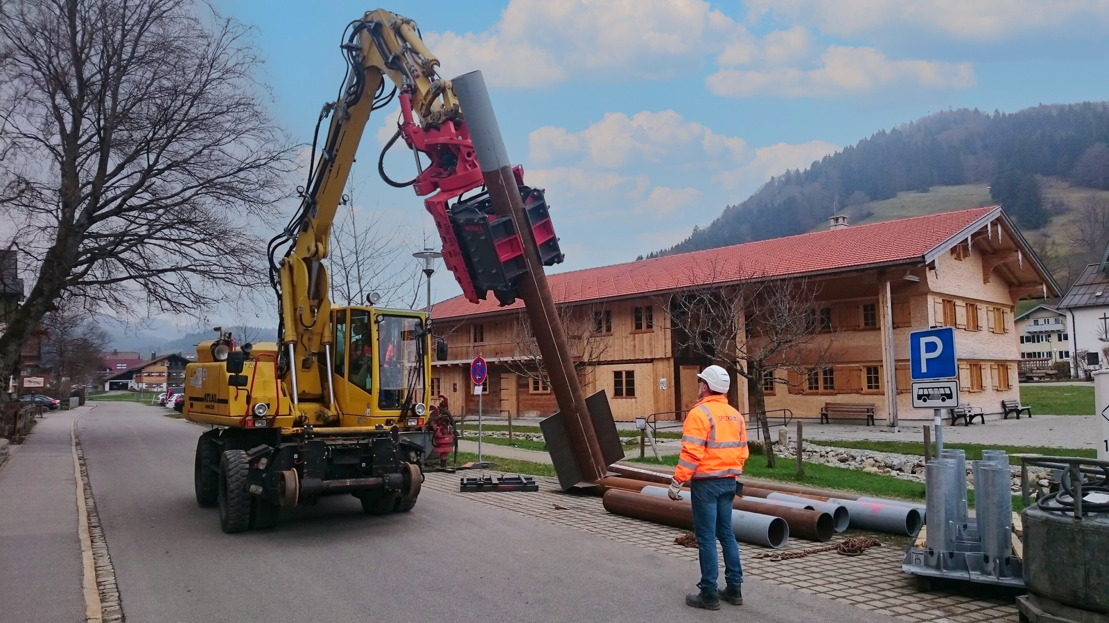 Die Vibrationsrammen MOVAX SG-45 an einem Bagger im Einsatz.