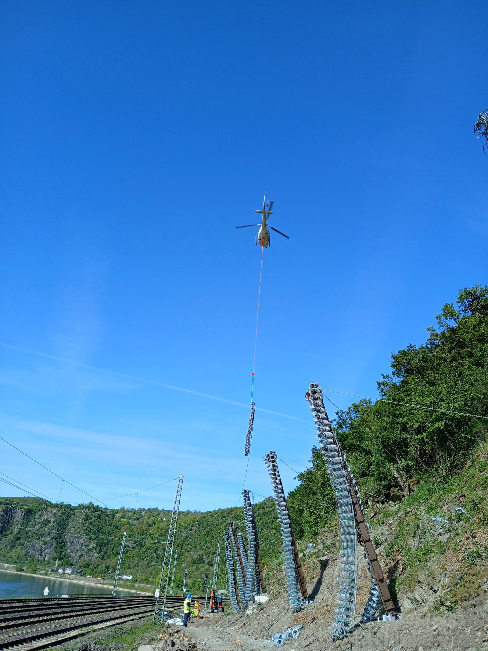 Hubschrauberflug am Rechten Rhein